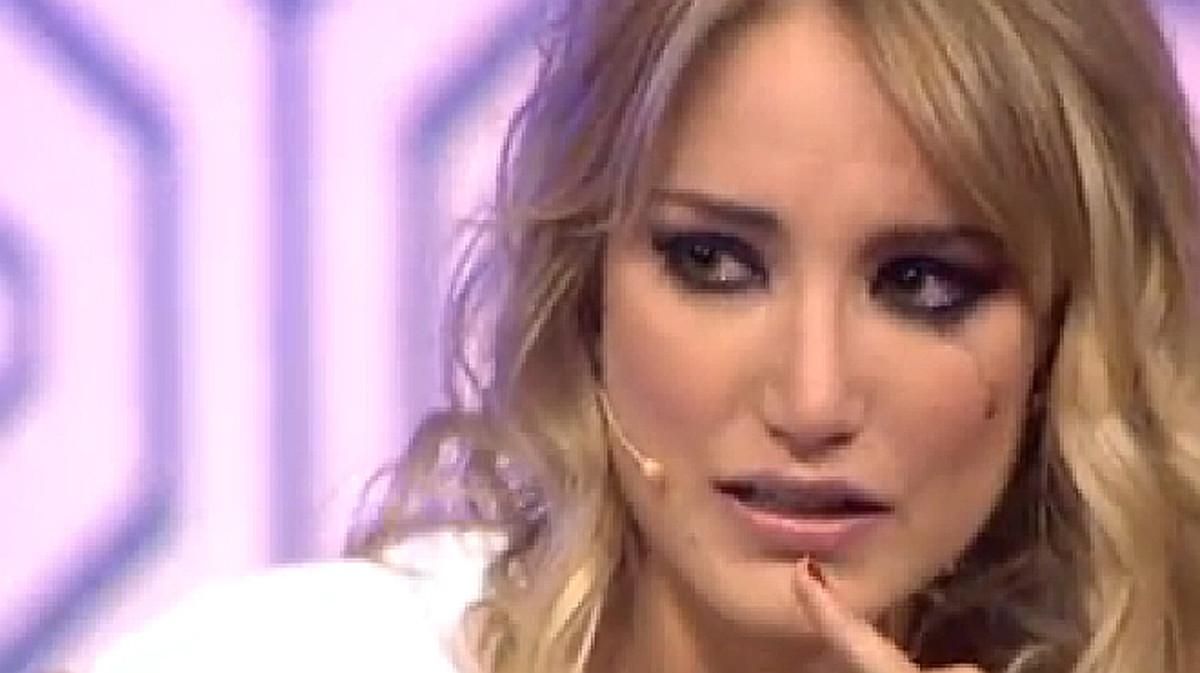 Alba Carrillo llora en el programa ’Hable con ellas’, en el que fue colaboradora. Alba Carrillo llora en el programa ’Hable con ellas’, en el que fue colaboradora.