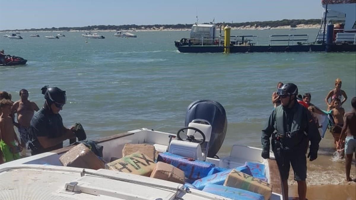 Operación de los cuerpos de seguridad contra el narcotráfico en el estrecho de Gibraltar, este agosto. Operación de los cuerpos de seguridad contra el narcotráfico en el estrecho de Gibraltar, este agosto.