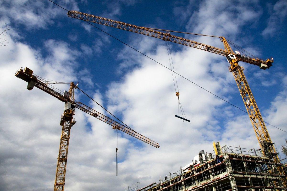 Las grúas vuelven a ocupar el paisaje de las ciudades españolas Las grúas vuelven a ocupar el paisaje de las ciudades españolas