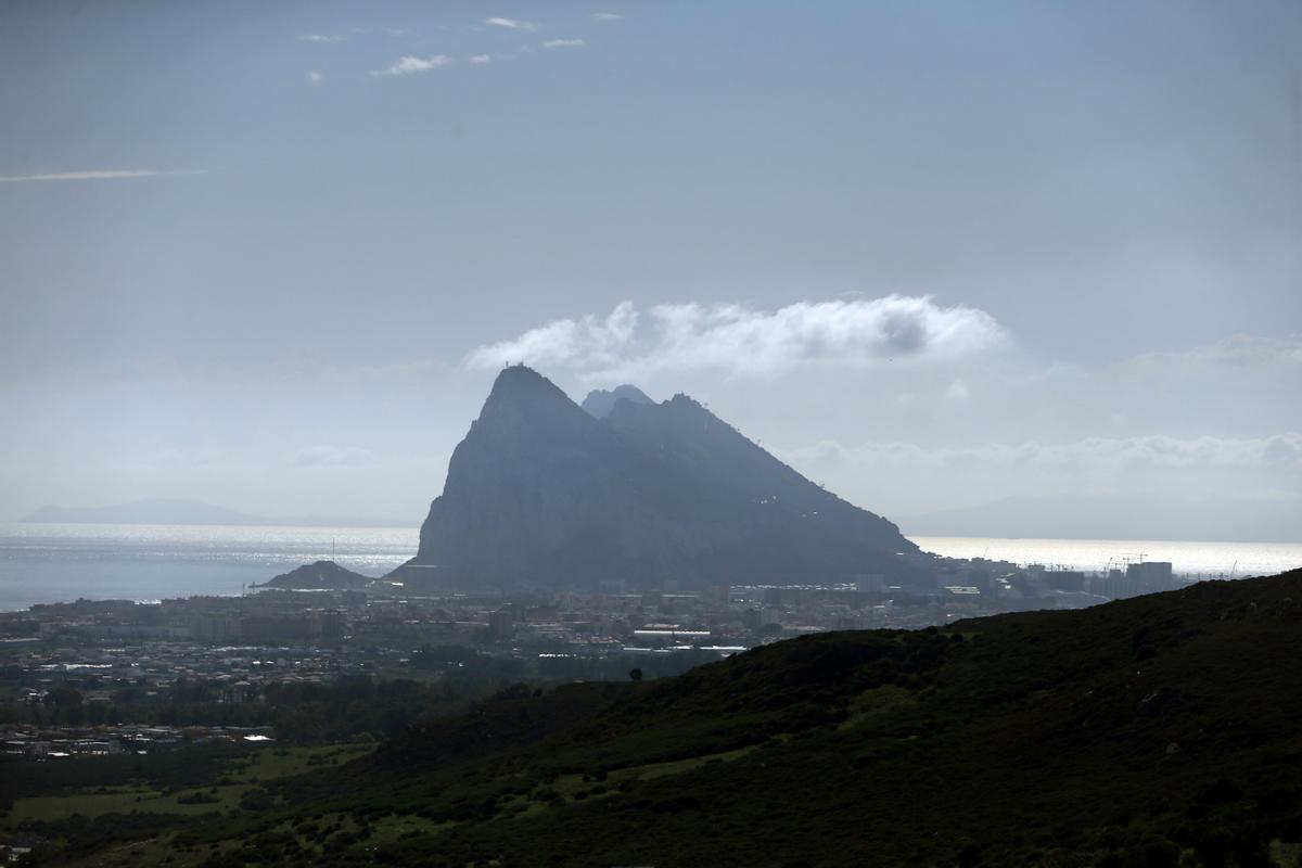 Gibraltar acusa a España de "grave violación" de su soberanía tras la agresión sufrida por dos agentes españoles