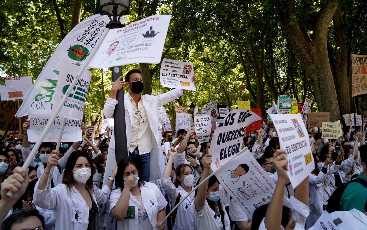 Concentración de médicos frente al Ministerio de Sanidad. Concentración de médicos frente al Ministerio de Sanidad.