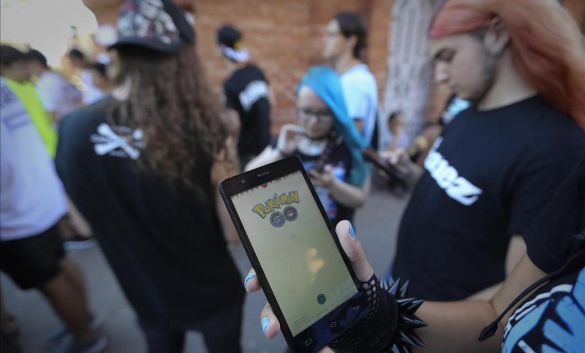 Pokequedada de jugadores de Pokémon Go en Barcelona. Pokequedada de jugadores de Pokémon Go en Barcelona.