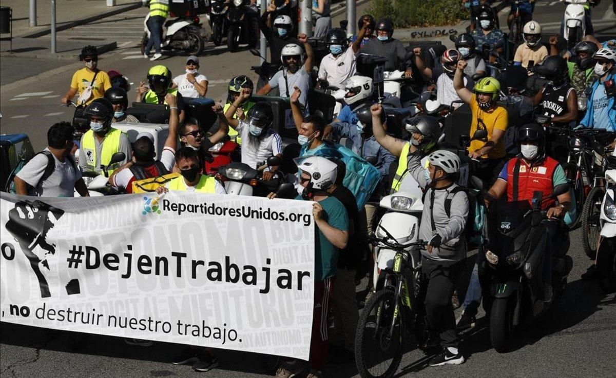 Marcha lenta de riders por la Diagonal de Barcelona. Marcha lenta de riders por la Diagonal de Barcelona.