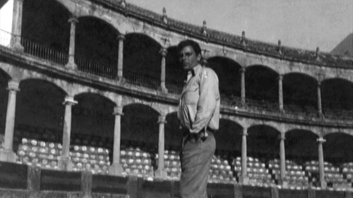 Juan Marsé, en la plaza de toros de Ronda. 