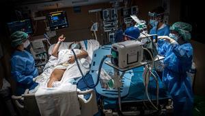 La uci para enfermos con covid en el Hospital Vall d’Hebron, el lunes.