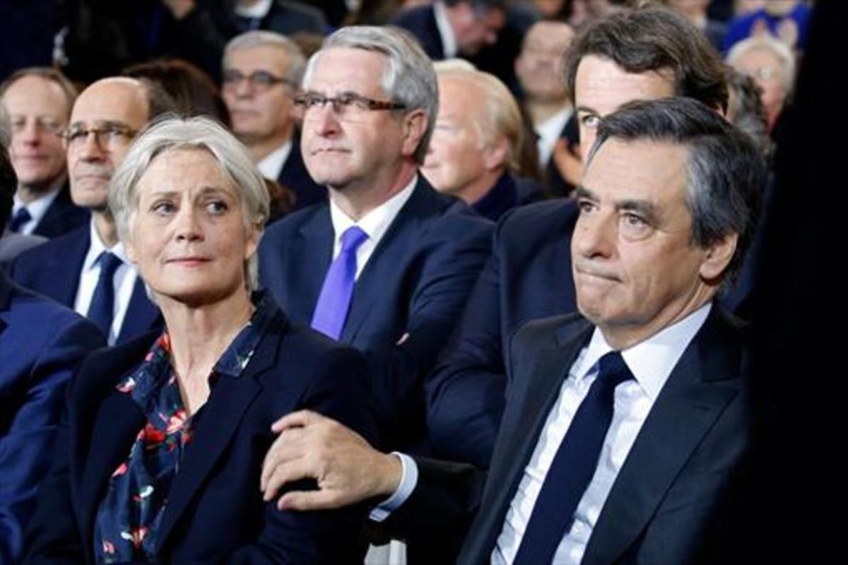 François Fillon y su esposa, Penelope, en un mitin político en París el pasado 29 de enero. François Fillon y su esposa, Penelope, en un mitin político en París el pasado 29 de enero.