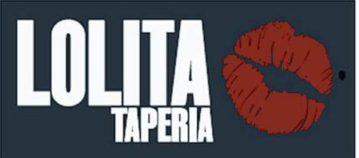 Joan Martínez, cogido de los camareros Neus y Silvio, ayer en Inopia. Abajo, el logo de Lolita. Joan Martínez, cogido de los camareros Neus y Silvio, ayer en Inopia. Abajo, el logo de Lolita.