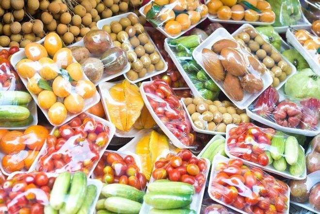 Menys plàstics i més reciclatge: així afecta la nova llei de residus Menys plàstics i més reciclatge: així afecta la nova llei de residus