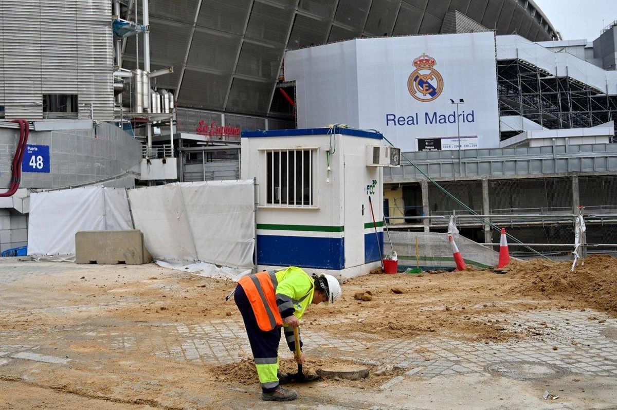 Obras en los exteriores del Santiago Bernabéu. Obras en los exteriores del Santiago Bernabéu.