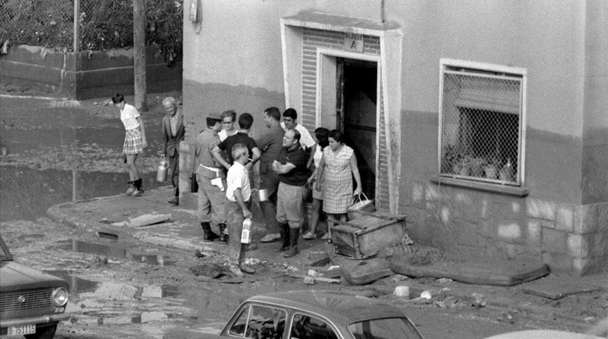Una imagen de las inundaciones de 1971 en Cornellà.