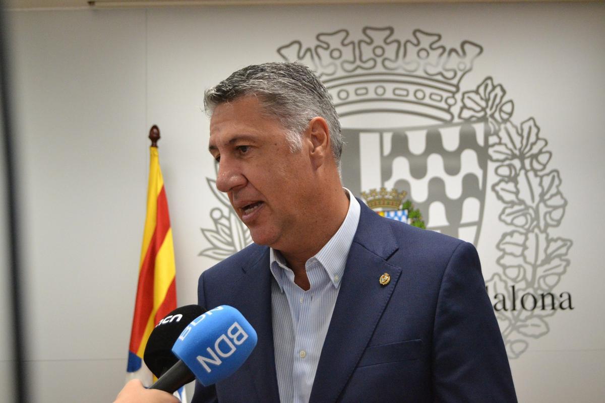 Albiol insisteix a frenar la implantació de la ZBE i demana a la ministra Ribera que no «amenaci» Badalona
