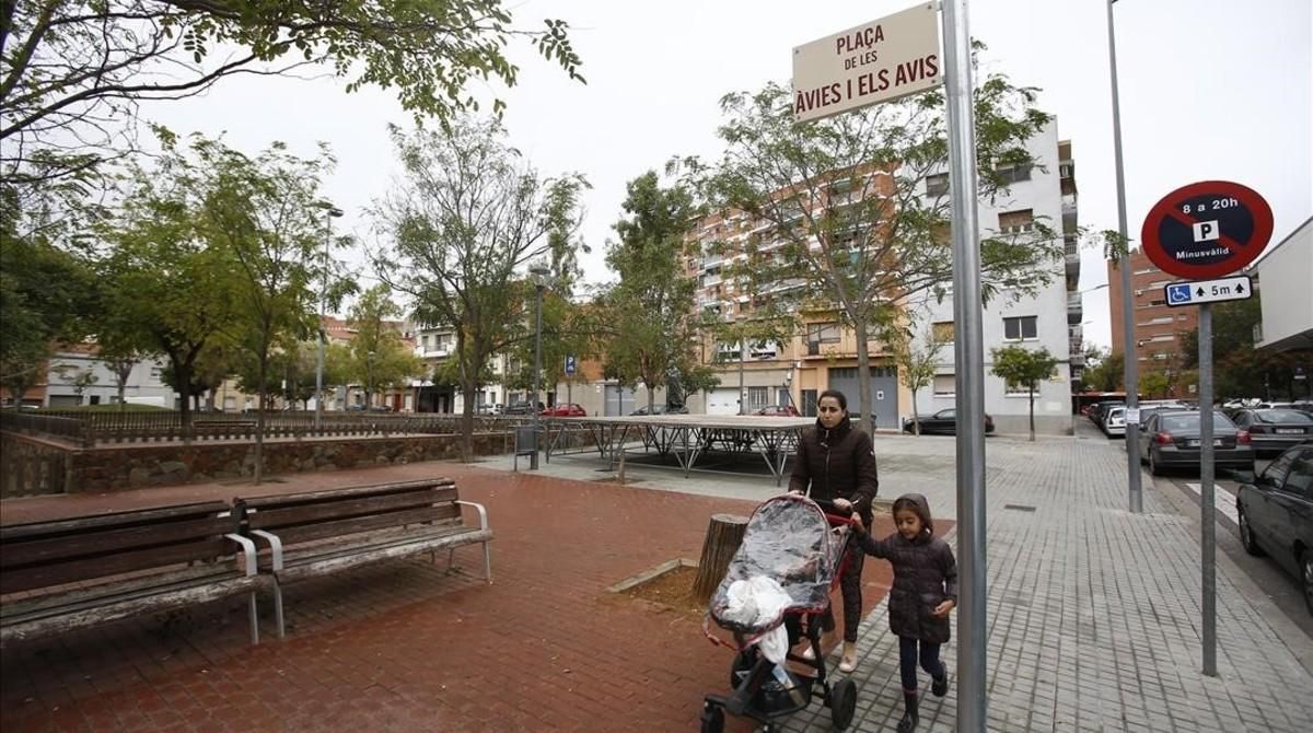 La plaza de las Àvies i Avis de Sabadell. La plaza de las Àvies i Avis de Sabadell.