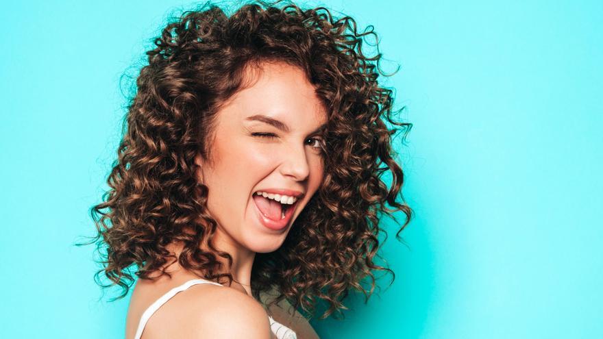 Guía para presumir de melena rizada (también en verano) - Vimarsana News