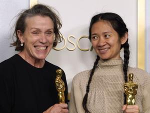 Frances McDormand, con Chloé Zhao.