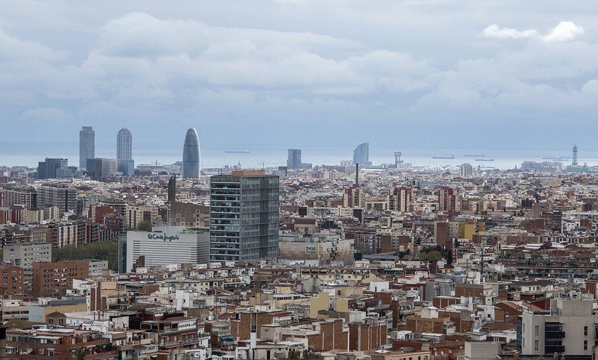 Vista general de Barcelona desde el mirador de Torre Baró, con apenas contaminación por la crisis del coronavirus, el pasado 26 de marzo.