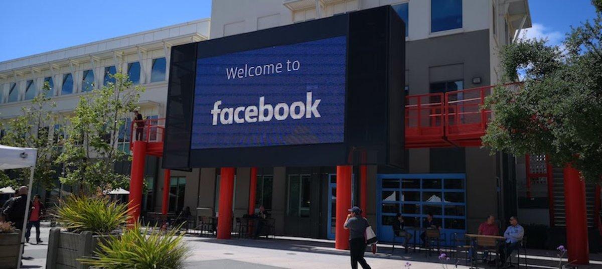 Fachada de la sede de Facebook en Menlo Park, California, EEUU.