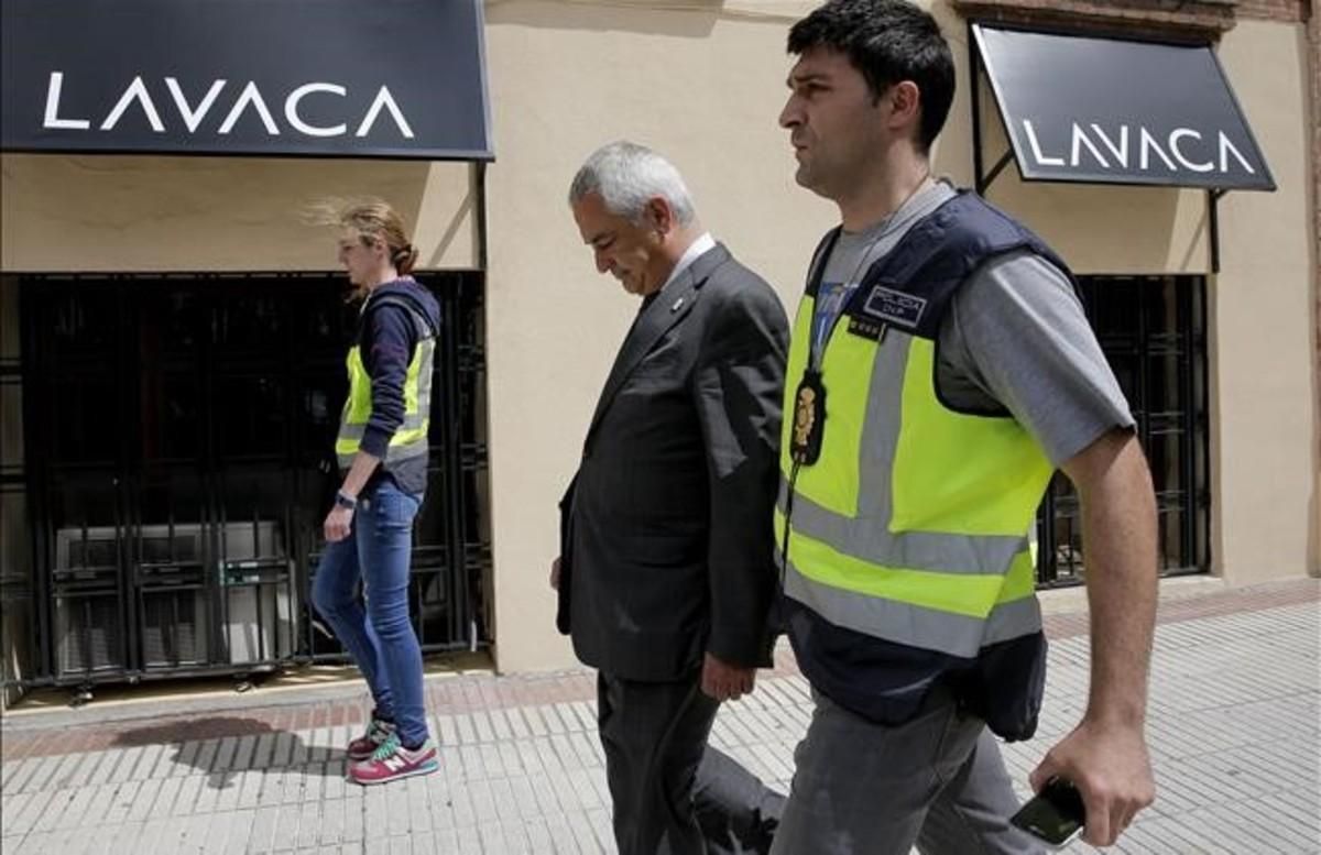 Luis Pineda, presidente de Ausbanc, tras su detención por la Guardia Civil. Luis Pineda, presidente de Ausbanc, tras su detención por la Guardia Civil.