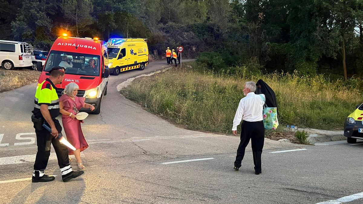 El mal estado del camino pudo causar el accidente del autocar que iba a una boda en Rubió (Anoia) El mal estado del camino pudo causar el accidente del autocar que iba a una boda en Rubió (Anoia)