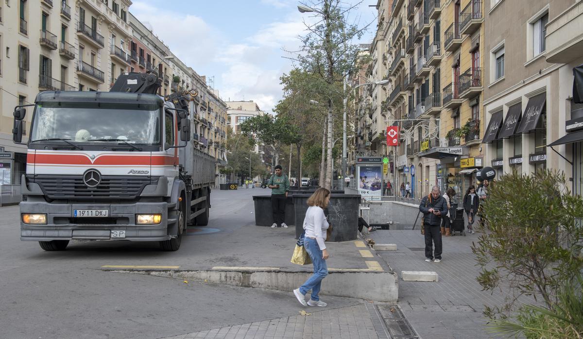 L’ajuntament comença a retirar la llosa de Sant Antoni a Barcelona