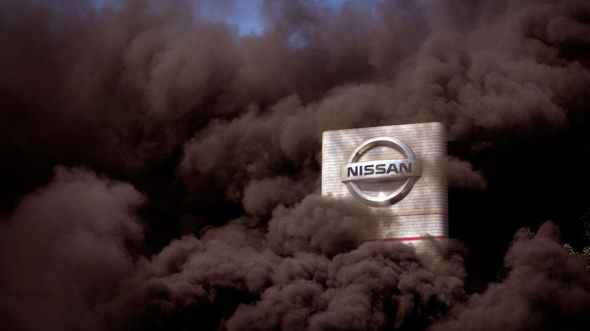 Nissan cierra sus fábricas en Catalunya y sus trabajadores inician protestas.