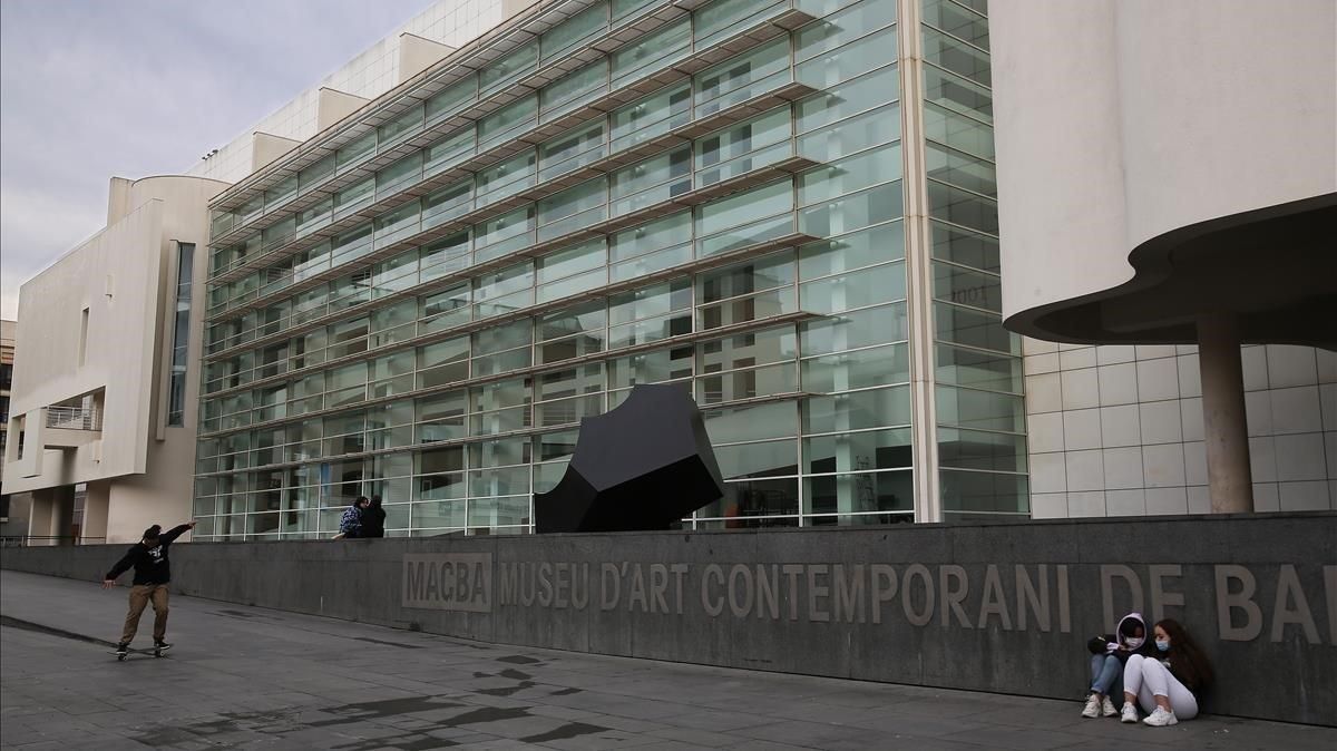 El MACBA celebra 25 años y abre sus puertas para celebrarlo. El MACBA celebra 25 años y abre sus puertas para celebrarlo.
