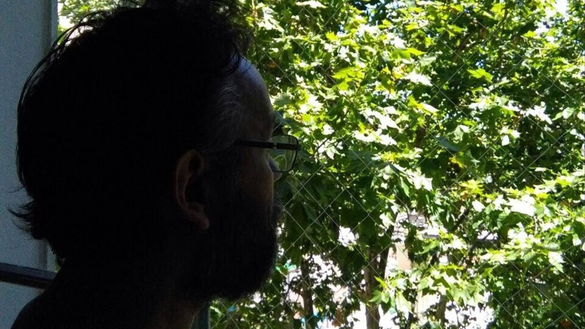 Eneas Espinoza en una imagen reciente en su domicilio de Buenos Aires. Eneas Espinoza en una imagen reciente en su domicilio de Buenos Aires.