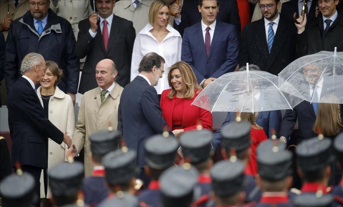 Mariano Rajoy y Susana Díaz, en el desfile militar del 12-O.