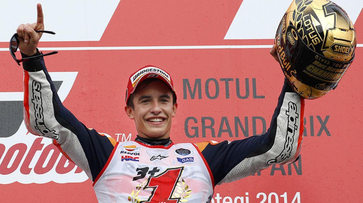 Marc Márquez celebra el título mundial en el podio del GP de Japón, en Motegi. Marc Márquez celebra el título mundial en el podio del GP de Japón, en Motegi.
