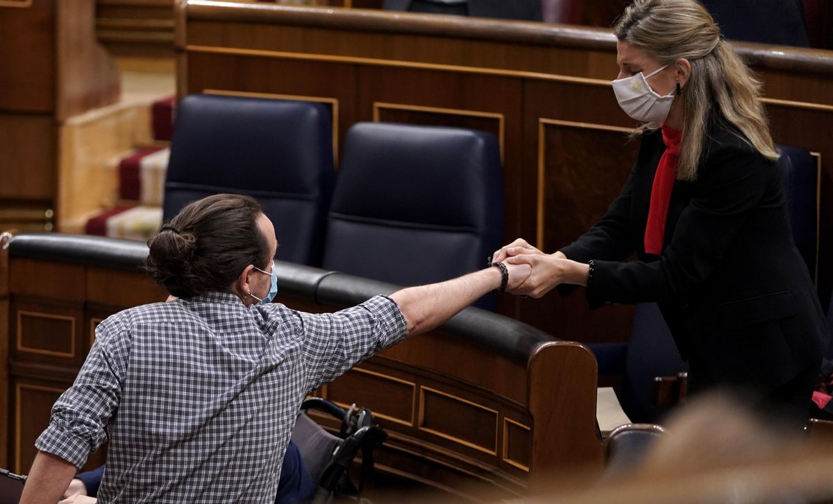 El líder de Unidas Podemos, Pablo Iglesias, saludando a la ministra de Trabajo, Yolanda Díaz, tras su última intervención en el Congreso El líder de Unidas Podemos, Pablo Iglesias, saludando a la ministra de Trabajo, Yolanda Díaz, tras su última intervención en el Congreso