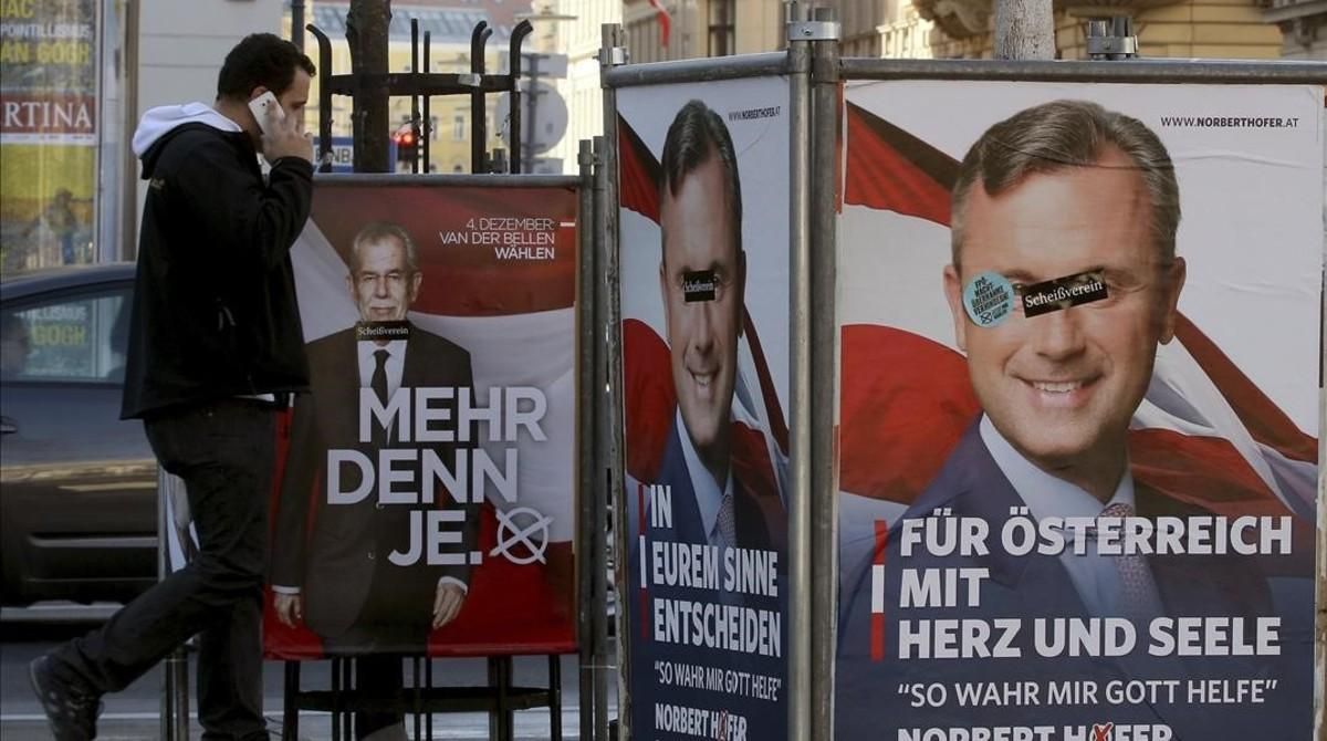 Propaganda electoral en Austria. A la izquierda Van der Bellen y a la derecha Hofer. Propaganda electoral en Austria. A la izquierda Van der Bellen y a la derecha Hofer.