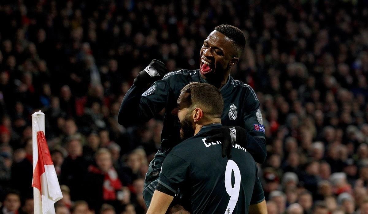 Vinicius y Benzema celebran el primer tanto del Real Madrid Vinicius y Benzema celebran el primer tanto del Real Madrid