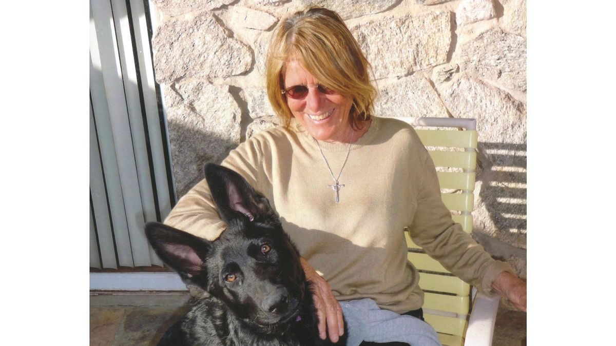 La autora con uno de sus perros. La autora con uno de sus perros.