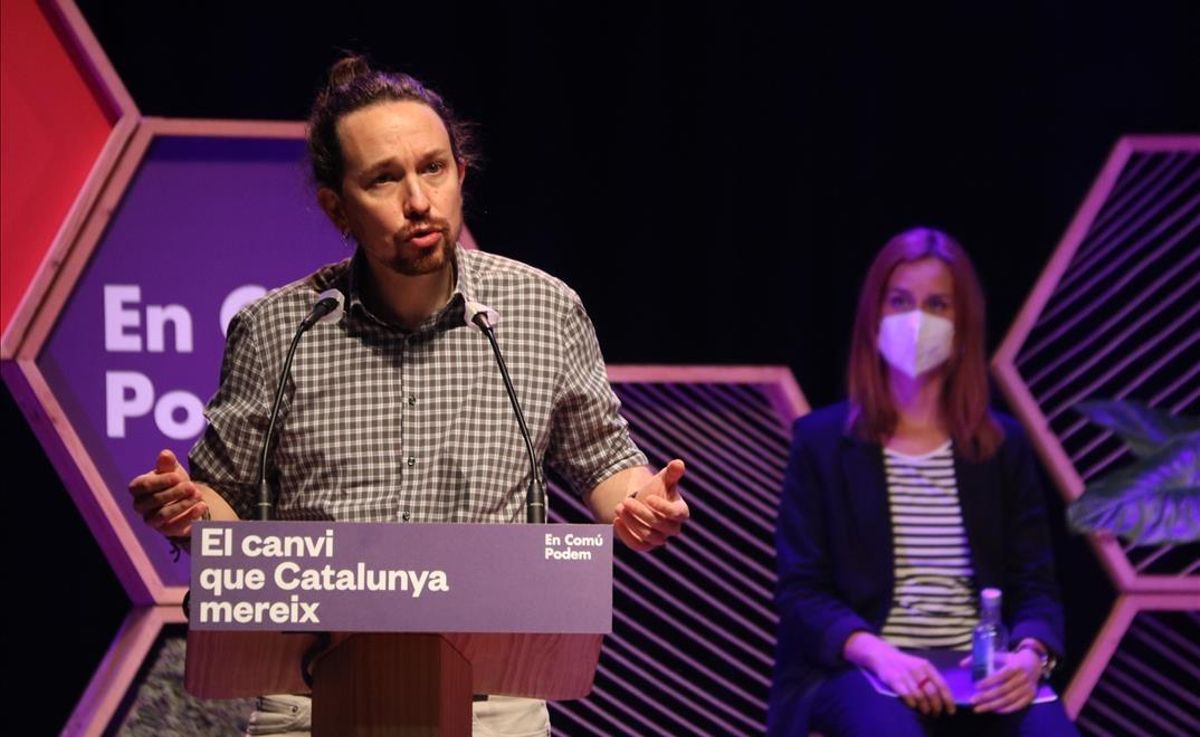 Pablo Iglesias interviene en un acto en el Casino de L’Aliança del Poblenou. Tras él, Jéssica Albiach (En Comú Podem). Pablo Iglesias interviene en un acto en el Casino de L’Aliança del Poblenou. Tras él, Jéssica Albiach (En Comú Podem).