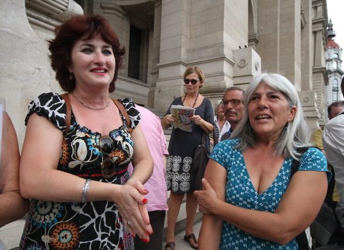 Merçona Puig Antich (derecha), hermana de Salvador Puig Antich, junto a Paqui Maqueda, tras declarar ante la justicia argentina por los crímenes del franquismo, en Buenos Aires. Merçona Puig Antich (derecha), hermana de Salvador Puig Antich, junto a Paqui Maqueda, tras declarar ante la justicia argentina por los crímenes del franquismo, en Buenos Aires.