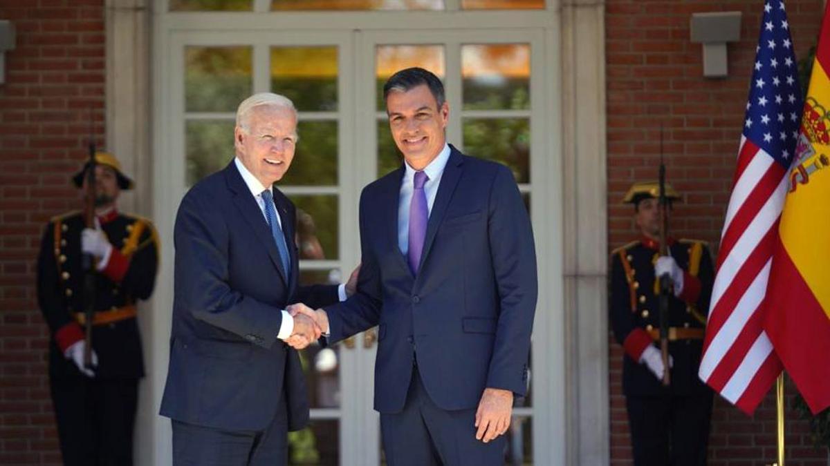 El presidente del Gobierno, Pedro Sánchez, recibe al presidente de Estados Unidos, Joe Biden, este 28 de junio de 2022 en la Moncloa. 