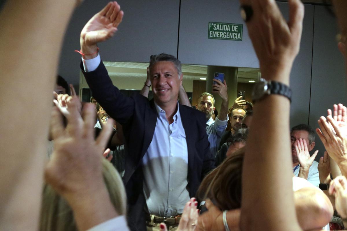 El próximo alcalde de Badalona, Xavier García Albiol, celebra su victoria electoral este domingo