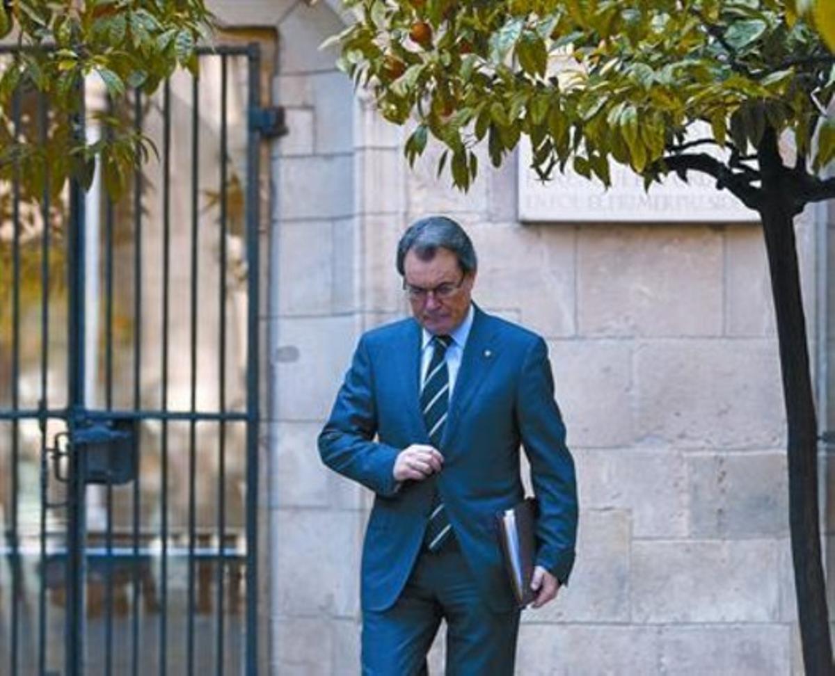 Artur Mas, ayer, a su llegada a la reunión del Consell Executiu en el Palau.