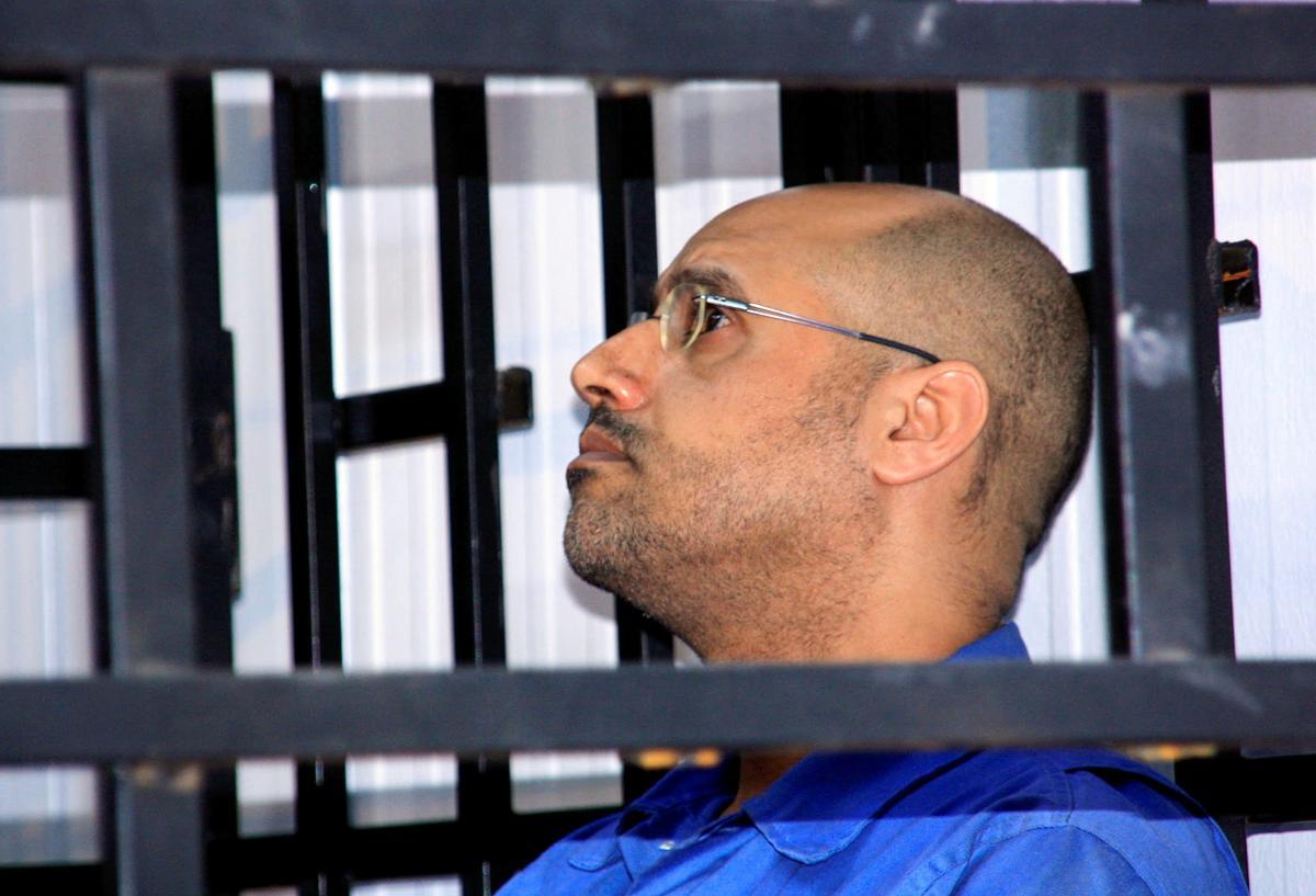 El hijo del dictador Muammar Gadafi, Saif al Islam durante una audiencia