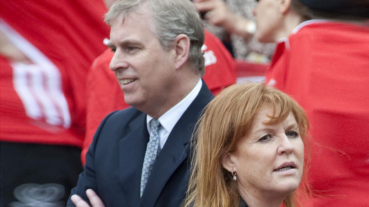Tras la demanda por abuso sexual, el príncipe Andrés llega al castillo de Balmoral con Sarah Ferguson Tras la demanda por abuso sexual, el príncipe Andrés llega al castillo de Balmoral con Sarah Ferguson