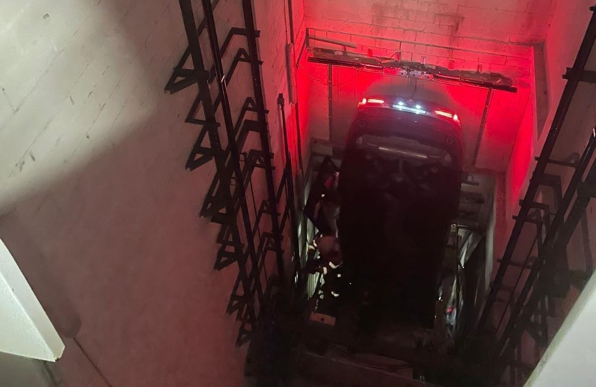 Sis ferits al caure un cotxe en el buit de l’ascensor d’un hotel de Santander
