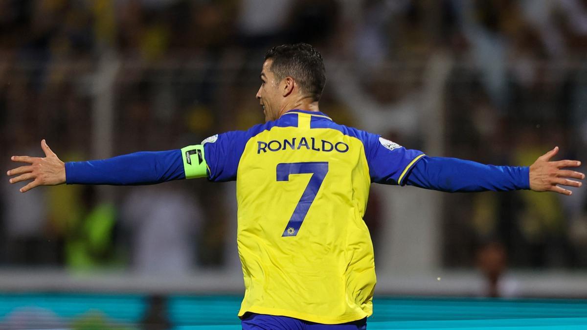 Cristiano Ronaldo celebra uno de sus cuatro goles en la última jornada de la liga saudí.