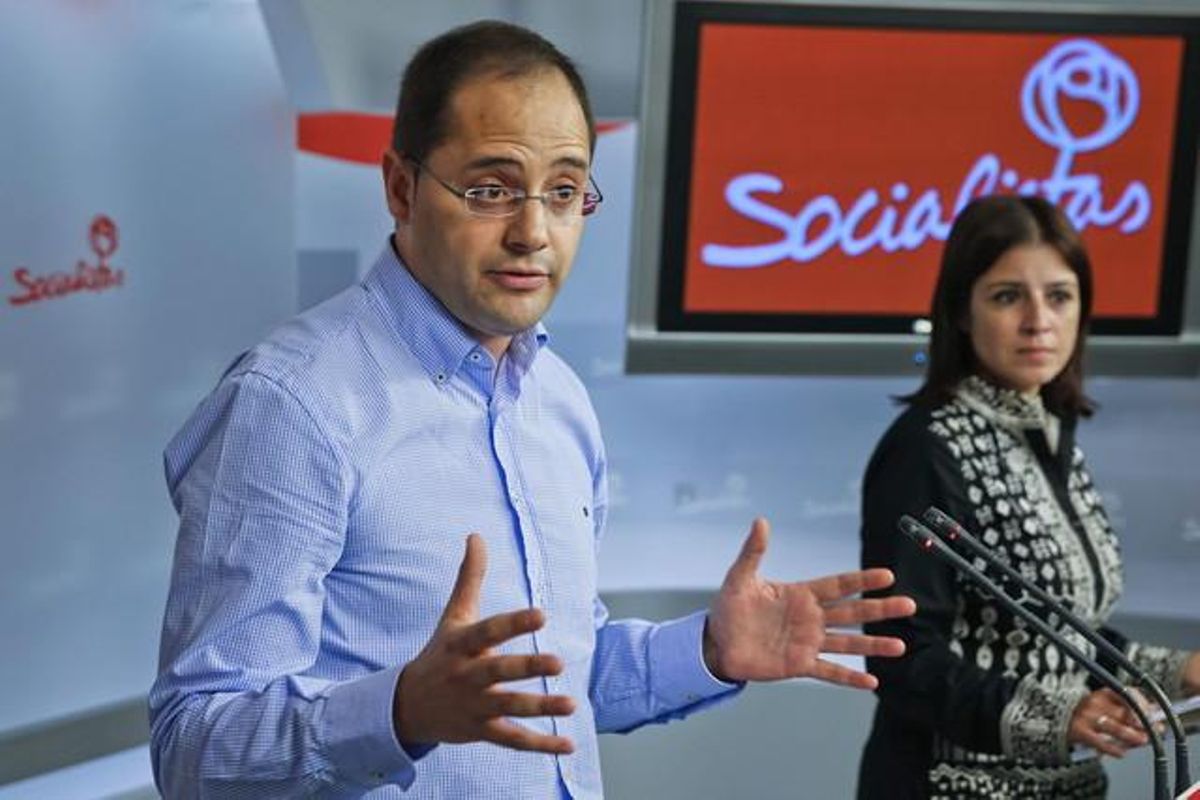 Foto de archivo. El secretario de Organización del PSOE, César Luena, durante una rueda de prensa. Foto de archivo. El secretario de Organización del PSOE, César Luena, durante una rueda de prensa.