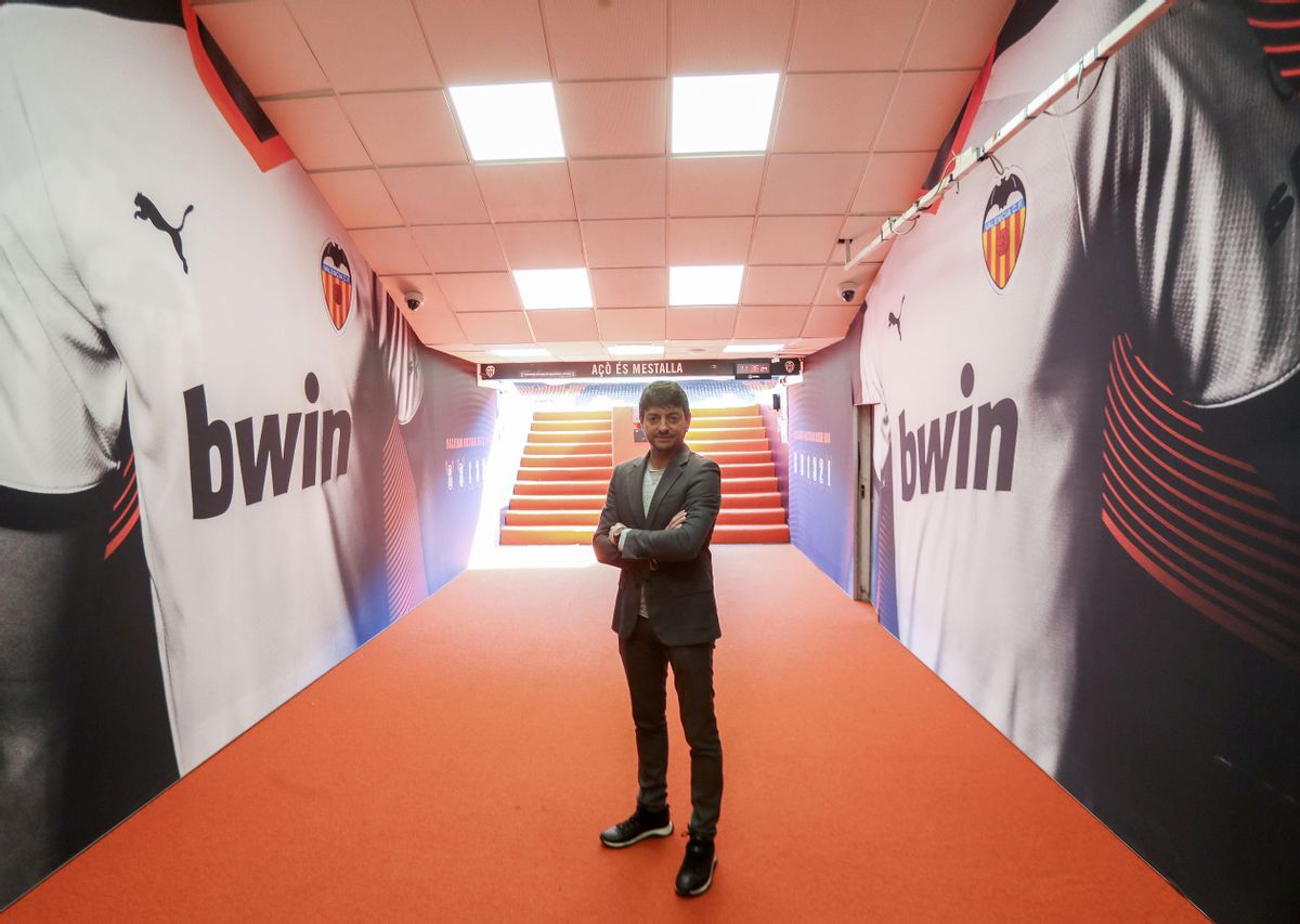Fran Carrasco, director general de Molcaworld, en el túnel de vestuarios del estadio Mestalla de Valencia. Fran Carrasco, director general de Molcaworld, en el túnel de vestuarios del estadio Mestalla de Valencia.