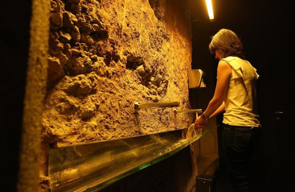 Baños de la Fábrica Moritz. Están instalados sobre una antigua sala de fermentación del siglo XIX Baños de la Fábrica Moritz. Están instalados sobre una antigua sala de fermentación del siglo XIX