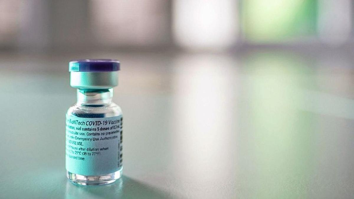 Vial de vacuna para el covid-19 de Pfizer BioNTech.