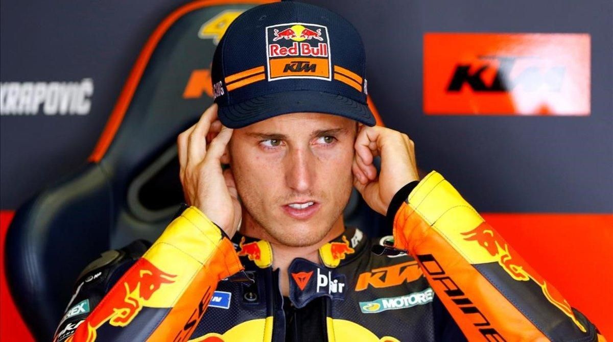 Pol Espargaró (KTM), en su taller, en el circuito de Jerez. Pol Espargaró (KTM), en su taller, en el circuito de Jerez.