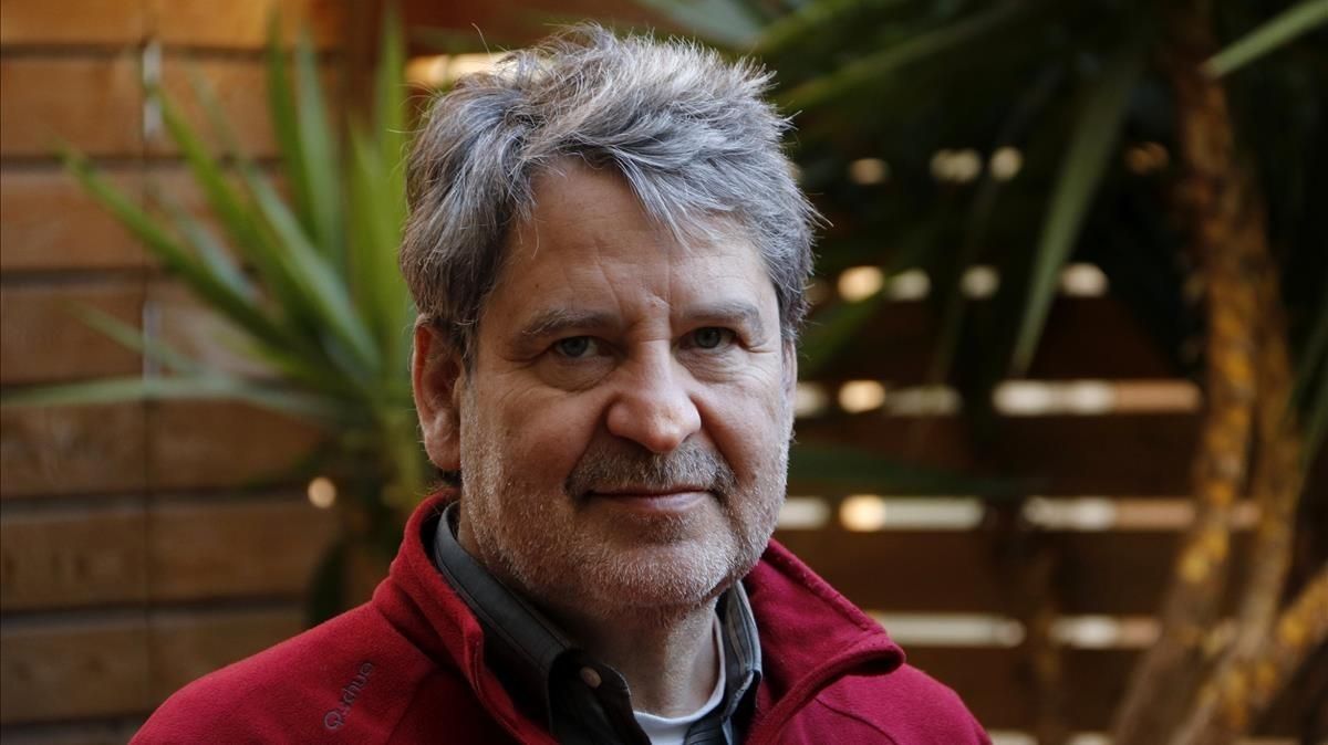 El escritor Francesc Puigpelat, este jueves en la librería Laie, donde ha sido anunciado como ganador del premio Agustí-Vehí, que recibirá en Tiana Negra 2018. El escritor Francesc Puigpelat, este jueves en la librería Laie, donde ha sido anunciado como ganador del premio Agustí-Vehí, que recibirá en Tiana Negra 2018.