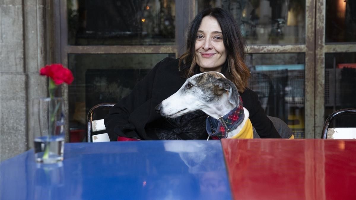Giulia Valle, en el bar Ocaña de la plaza Reial de Barcelona. Giulia Valle, en el bar Ocaña de la plaza Reial de Barcelona.