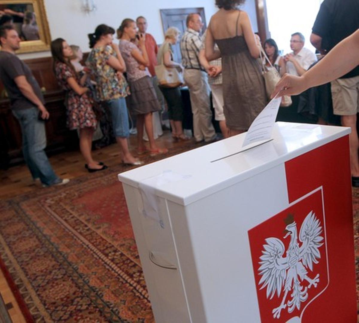 El liberal Komorowski gana las elecciones en Polonia