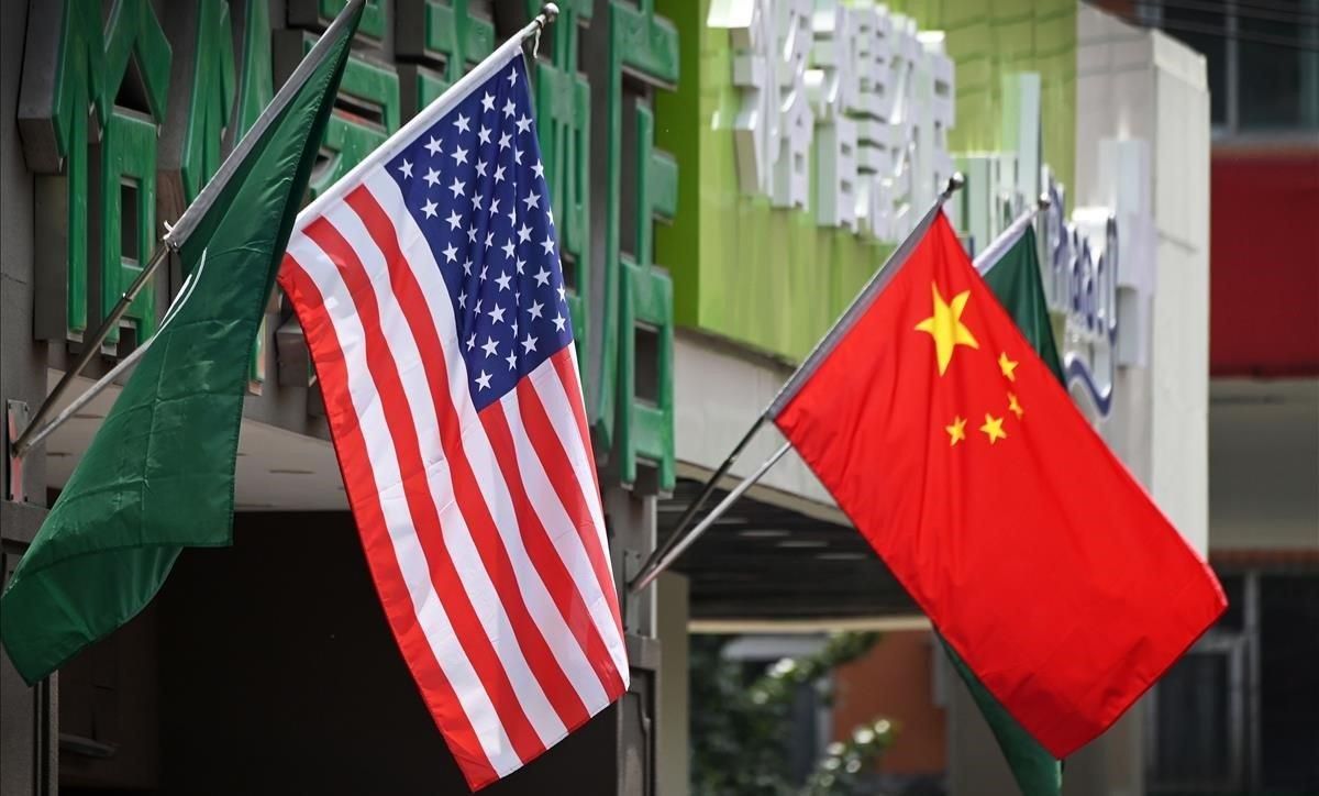 Banderas de EEUU y China. Banderas de EEUU y China.